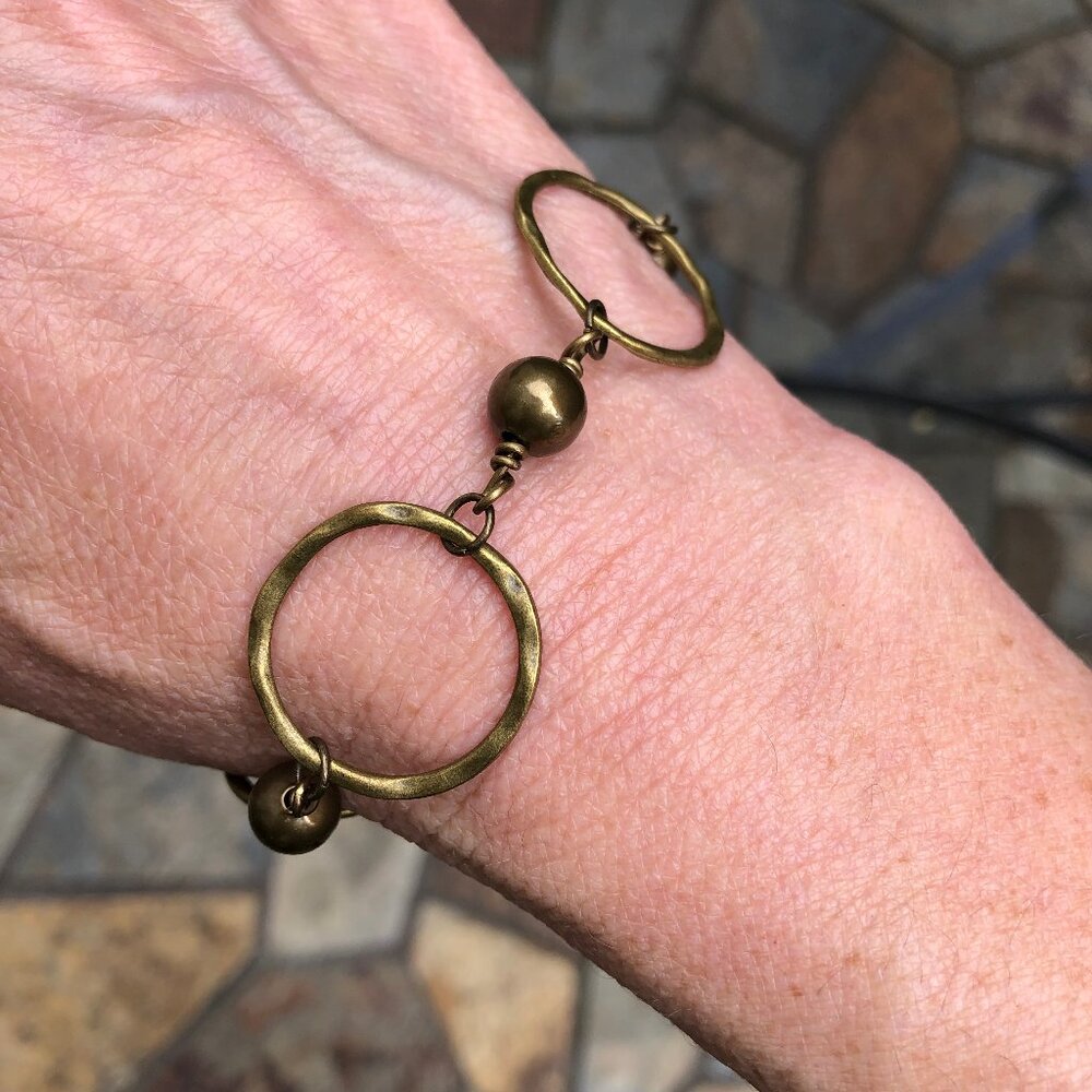 Hammered circle rings bracelet in antique bronze